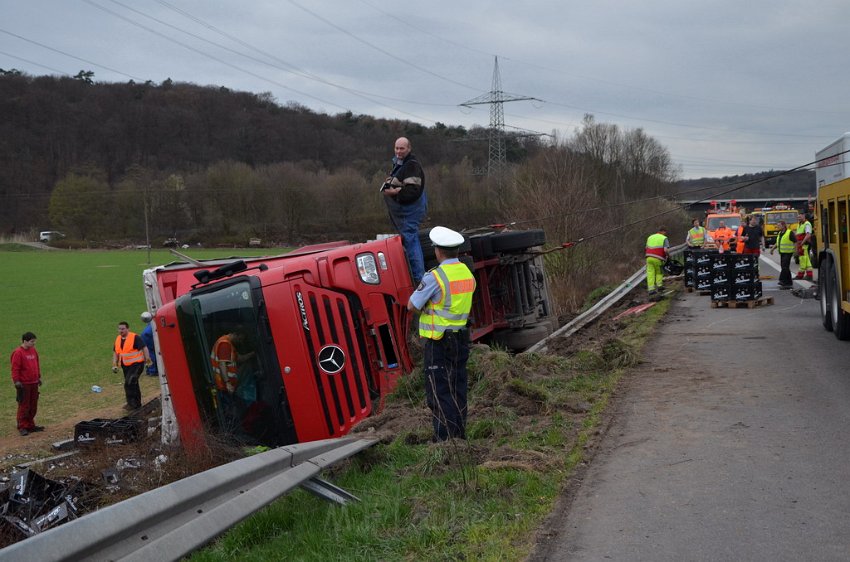 Bierlaster umgestuerzt A 3 Rich Frankfurt Hoehe AS Lohmar P115.JPG